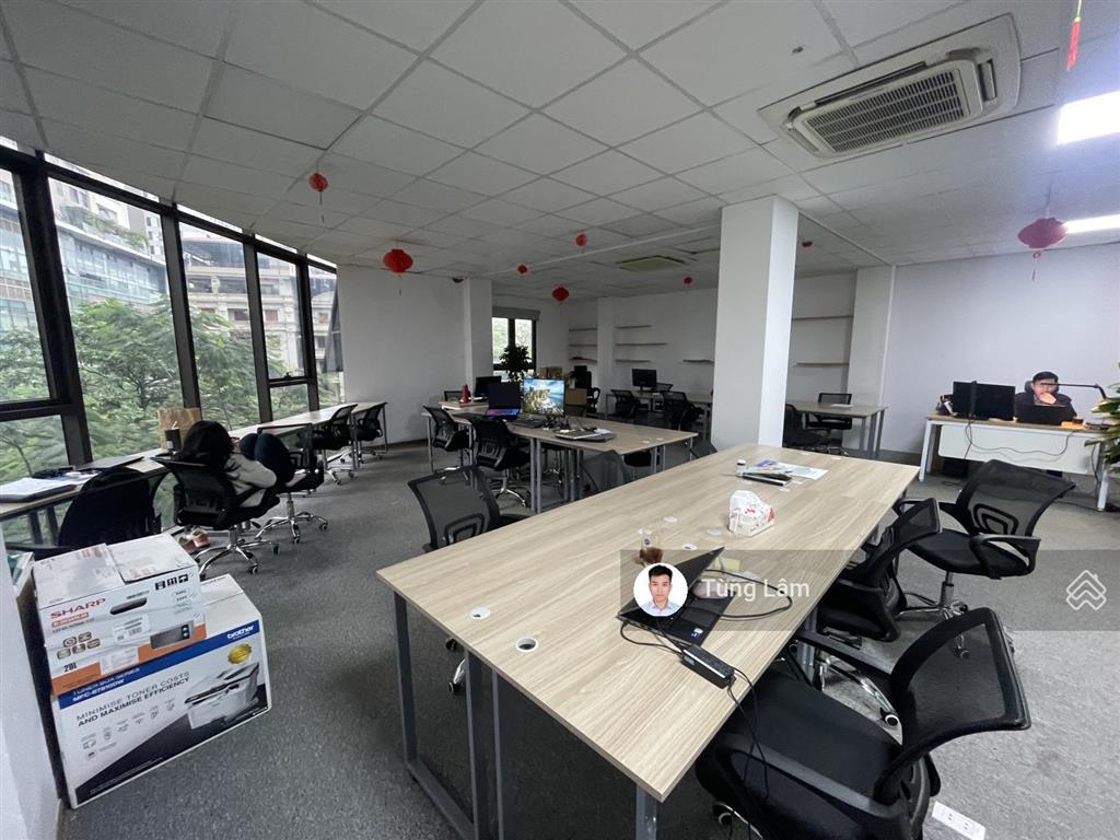 Cho thuê văn phòng 150m2 phố lê văn lương, lô góc chỉ 24tr/tháng