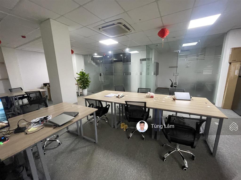 Cho thuê văn phòng 150m2 phố lê văn lương, lô góc chỉ 24tr/tháng