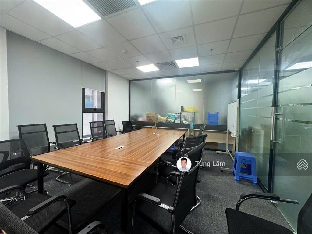 Cho thuê văn phòng chân đế chung cư homecity trung kính, 85m² full nội thất ngăn sẵn phòng