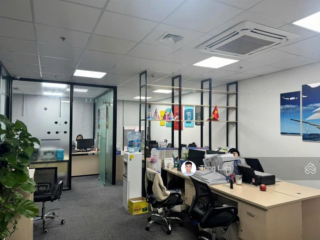 Cho thuê văn phòng chân đế chung cư homecity trung kính, 85m² full nội thất ngăn sẵn phòng