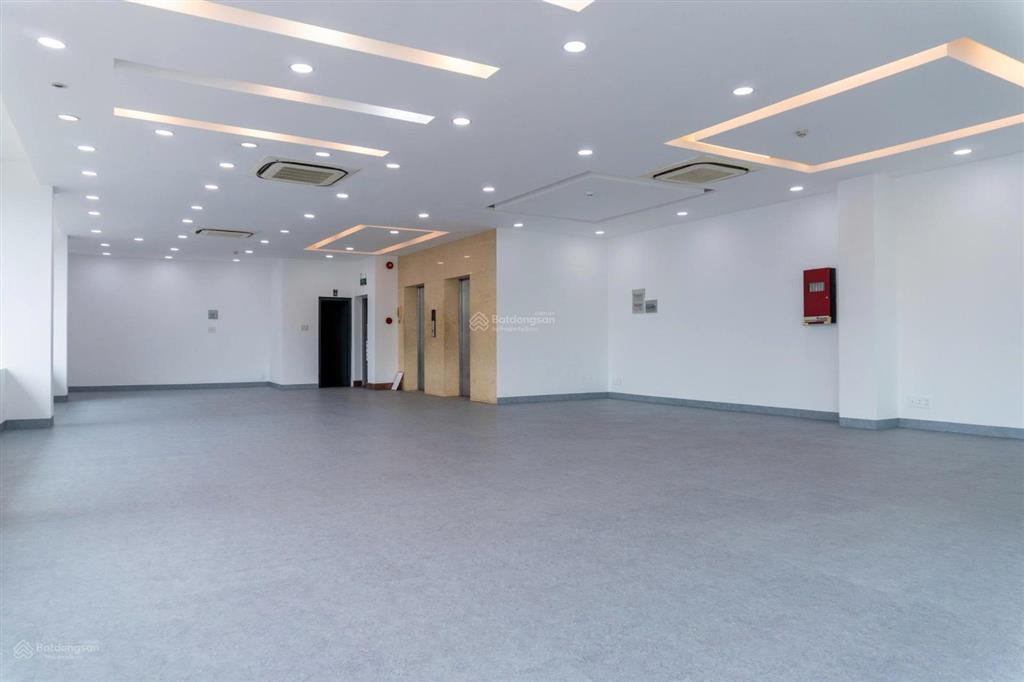 Cho thuê văn phòng tại cộng hòa, 59 triệu, 150 m2, 3 tầng, uy tín, giá siêu hời