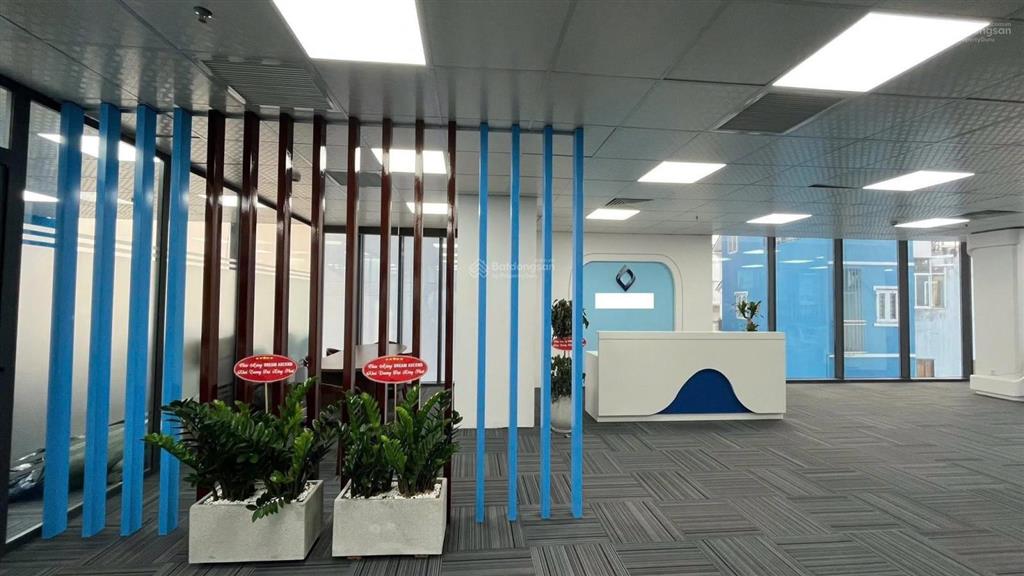 Văn phòng cho thuê 240m2 mặt tiền đường bến vân đồn quận 4,  0938 202 ***