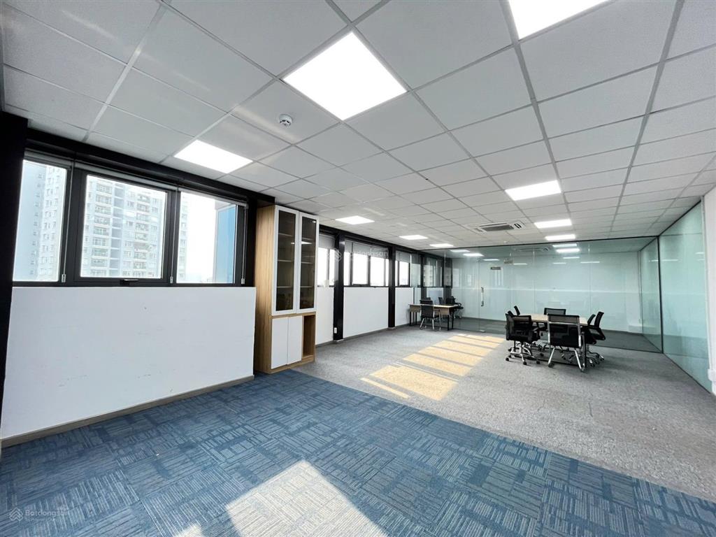 Cho thuê văn phòng mặt tiền đường phan xích long diện tích 80m2, giá 55tr có phó quản lý
