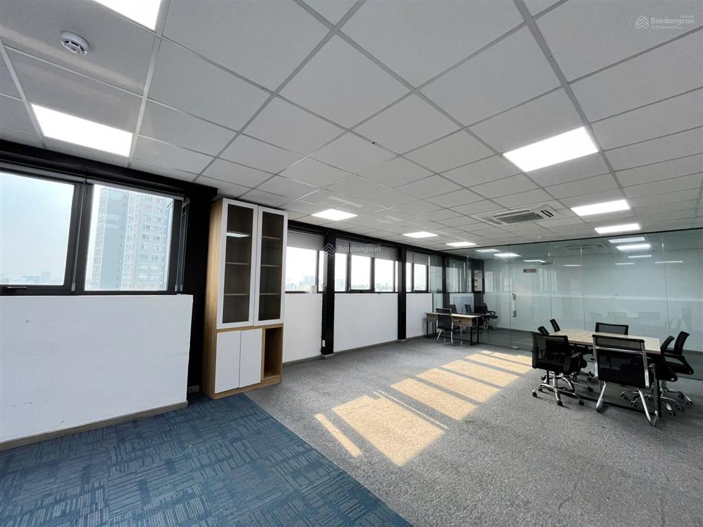 Cho thuê văn phòng mặt tiền đường phan xích long diện tích 80m2, giá 55tr có phó quản lý
