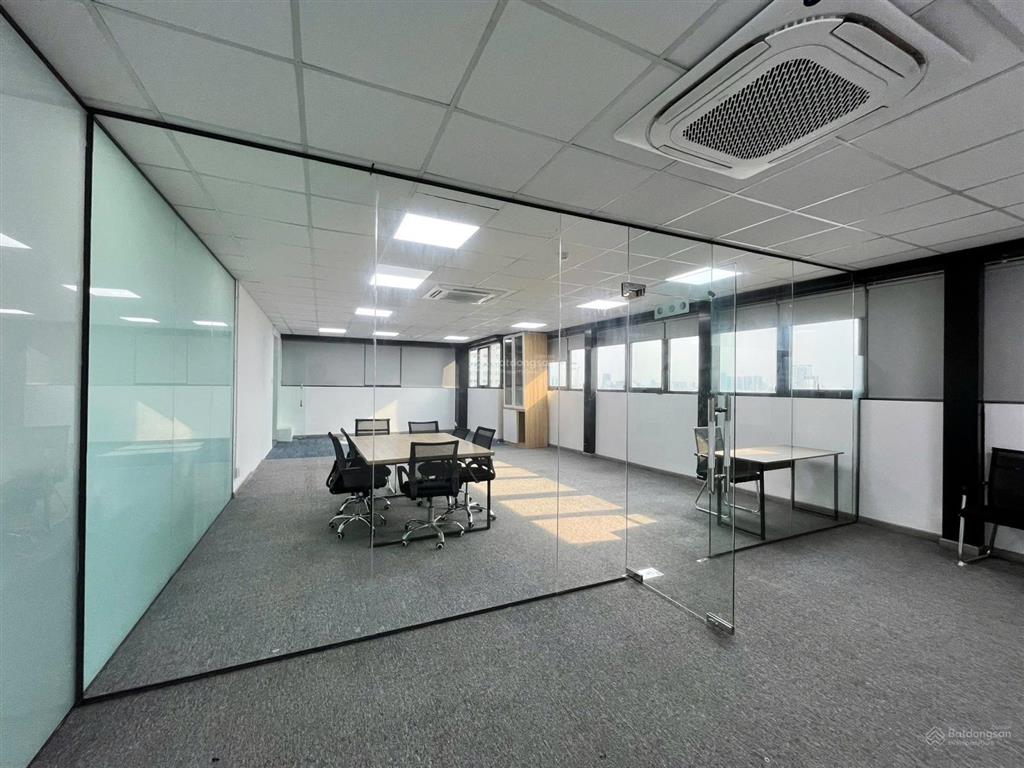 Cho thuê văn phòng mặt tiền đường phan xích long diện tích 80m2, giá 55tr có phó quản lý