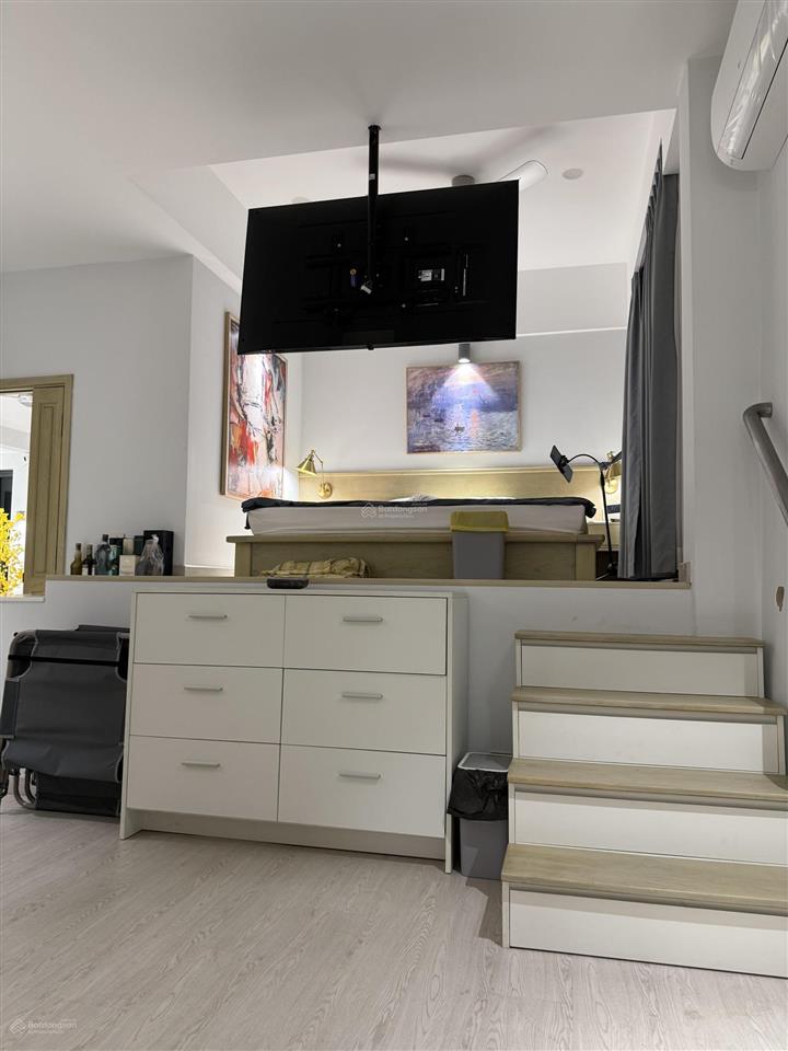 Cho thuê căn hộ cao cấp top floor (210m2) trung tâm q1, gần lãnh sự quán mỹ