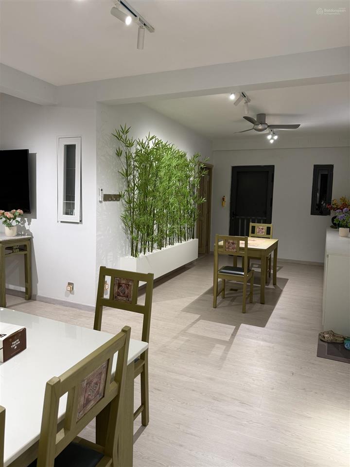 Cho thuê căn hộ cao cấp top floor (210m2) trung tâm q1, gần lãnh sự quán mỹ