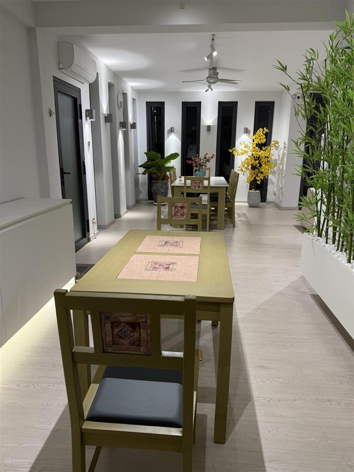 Cho thuê căn hộ cao cấp top floor (210m2) trung tâm q1, gần lãnh sự quán mỹ