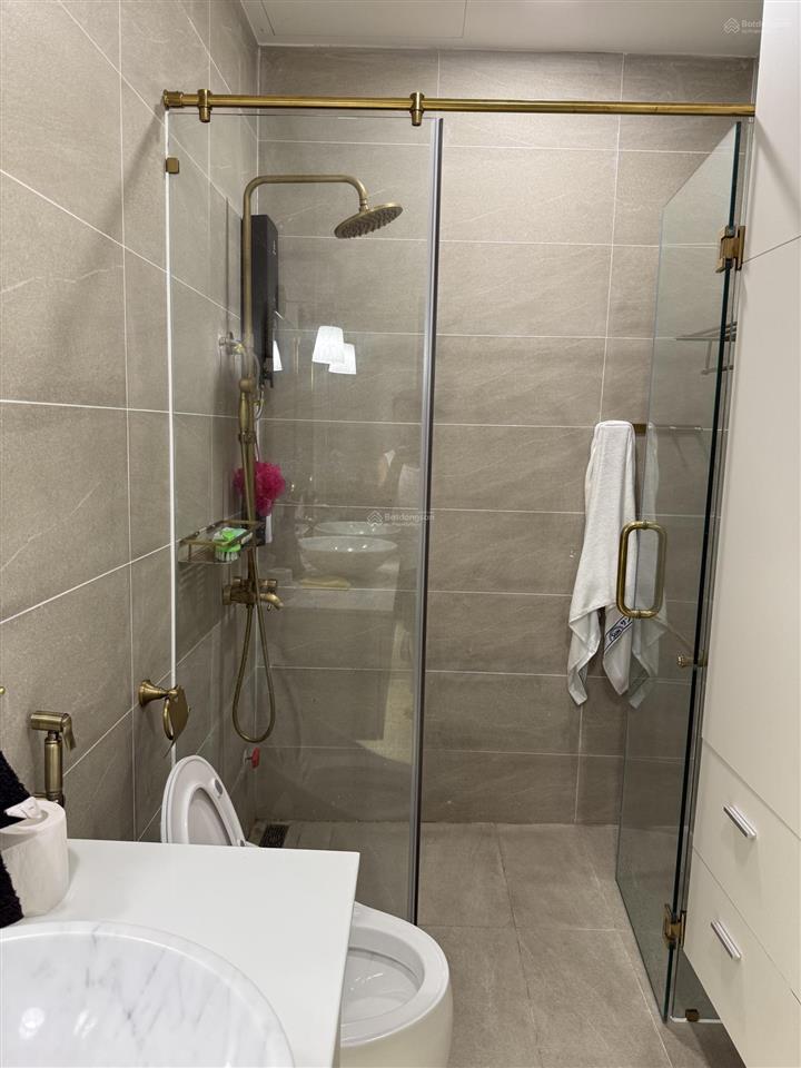 Cho thuê căn hộ cao cấp top floor (210m2) trung tâm q1, gần lãnh sự quán mỹ