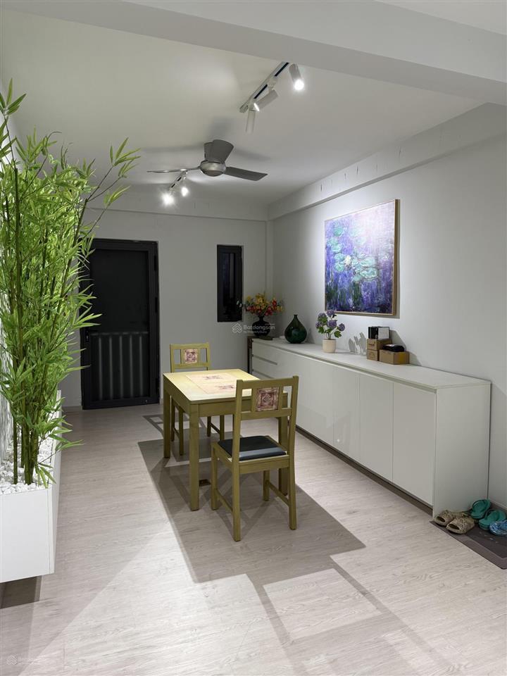 Cho thuê căn hộ cao cấp top floor (210m2) trung tâm q1, gần lãnh sự quán mỹ