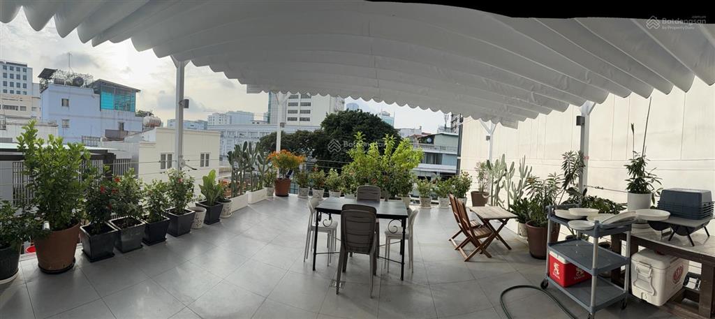 Cho thuê căn hộ cao cấp top floor (210m2) trung tâm q1, gần lãnh sự quán mỹ