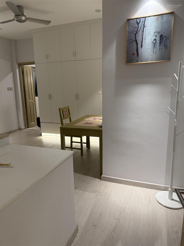 Cho thuê căn hộ cao cấp top floor (210m2) trung tâm q1, gần lãnh sự quán mỹ