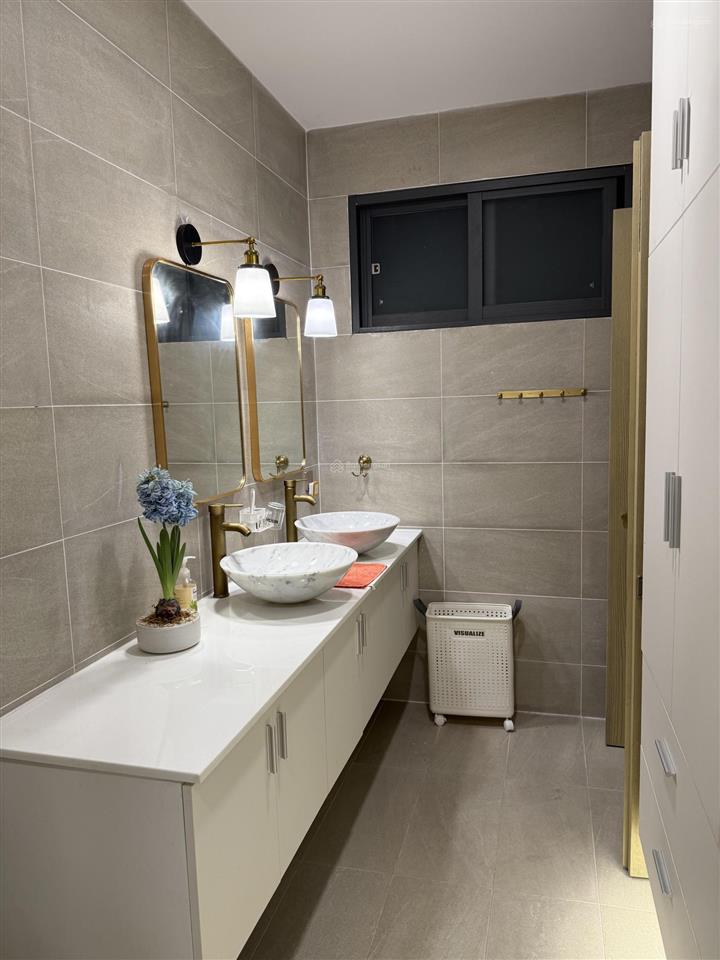 Cho thuê căn hộ cao cấp top floor (210m2) trung tâm q1, gần lãnh sự quán mỹ