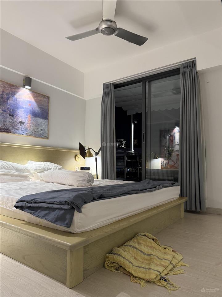 Cho thuê căn hộ cao cấp top floor (210m2) trung tâm q1, gần lãnh sự quán mỹ