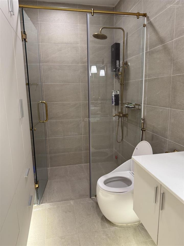 Cho thuê căn hộ cao cấp top floor (210m2) trung tâm q1, gần lãnh sự quán mỹ