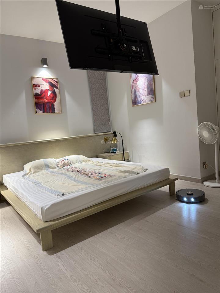 Cho thuê căn hộ cao cấp top floor (210m2) trung tâm q1, gần lãnh sự quán mỹ