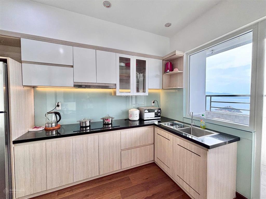 Cần cho thuê ngắn hạn hoặc dài hạn căn góc view biển và phố.  ngay 0989 271 ***