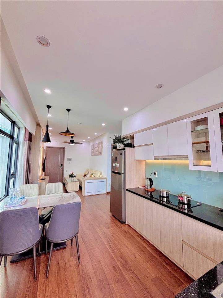 Cần cho thuê ngắn hạn hoặc dài hạn căn góc view biển và phố.  ngay 0989 271 ***