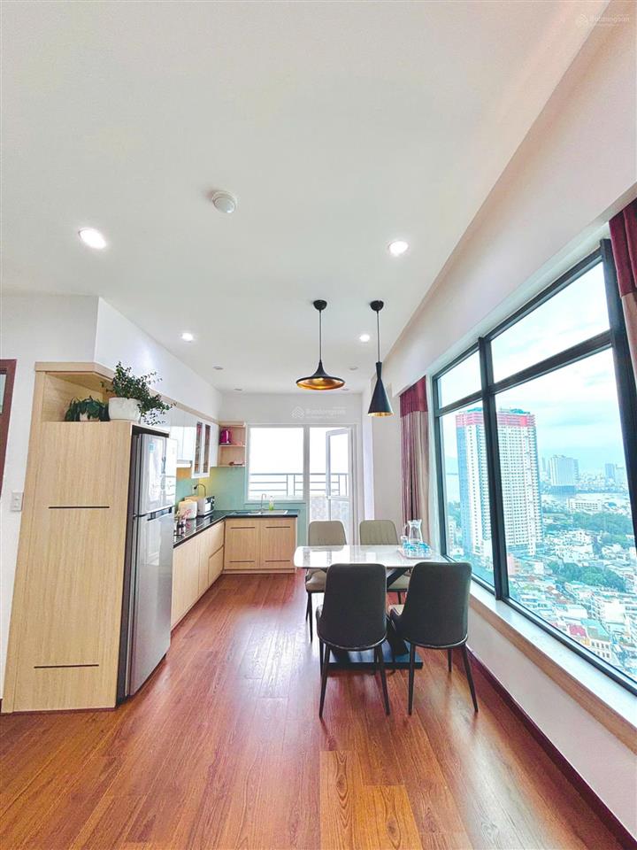 Cần cho thuê ngắn hạn hoặc dài hạn căn góc view biển và phố.  ngay 0989 271 ***