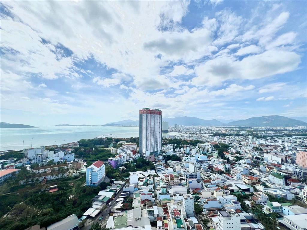 Căn đẹp tầng 34 view biển 2pn 2wc nội thất đầy đủ giá tốt chốt nhanh!