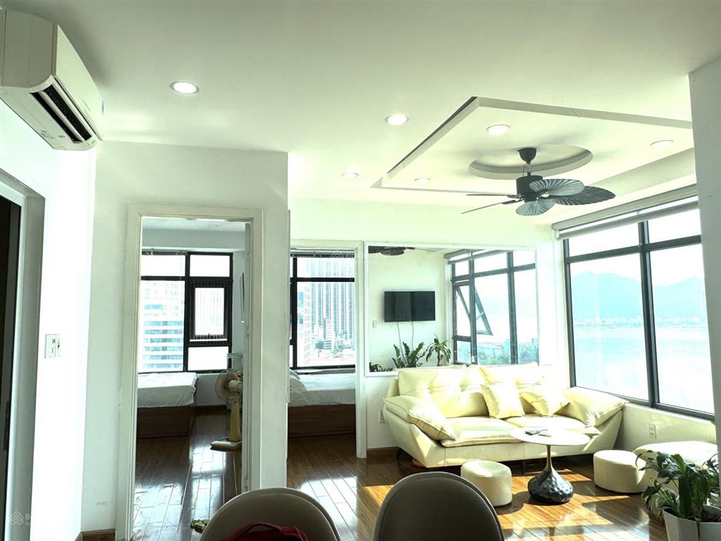 Căn góc 2 mặt thoáng view biển trực diện hiếm có, mở cửa chạm sóng chốt nhanh kẻo mất!