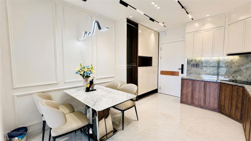 Bán căn hộ vip tầng cao view đẹp toàn 0c3,nội thất cao cấp, dòng tiền sẵn 20tr/tháng