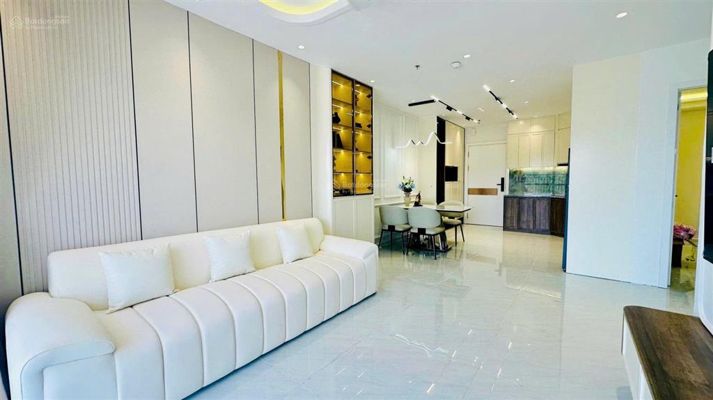 Bán căn hộ vip tầng cao view đẹp toàn 0c3,nội thất cao cấp, dòng tiền sẵn 20tr/tháng