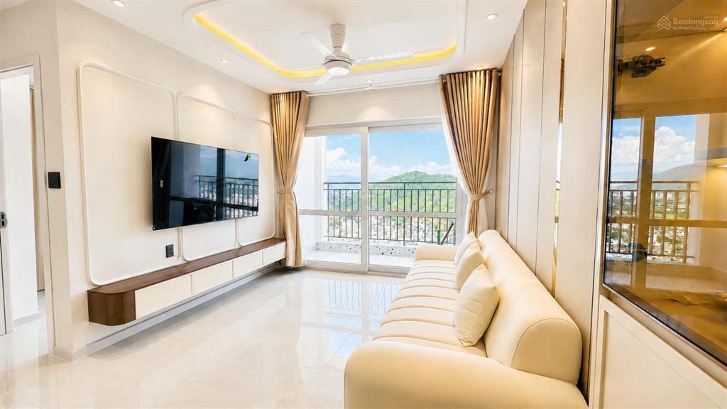 Bán căn hộ vip tầng cao view đẹp toàn 0c3,nội thất cao cấp, dòng tiền sẵn 20tr/tháng