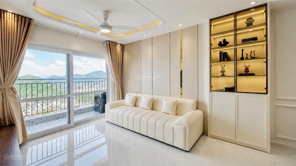 Bán căn hộ vip tầng cao view đẹp toàn 0c3,nội thất cao cấp, dòng tiền sẵn 20tr/tháng