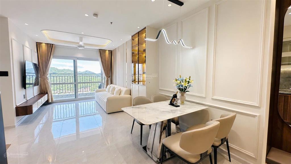 Bán căn hộ vip tầng cao view đẹp toàn 0c3,nội thất cao cấp, dòng tiền sẵn 20tr/tháng