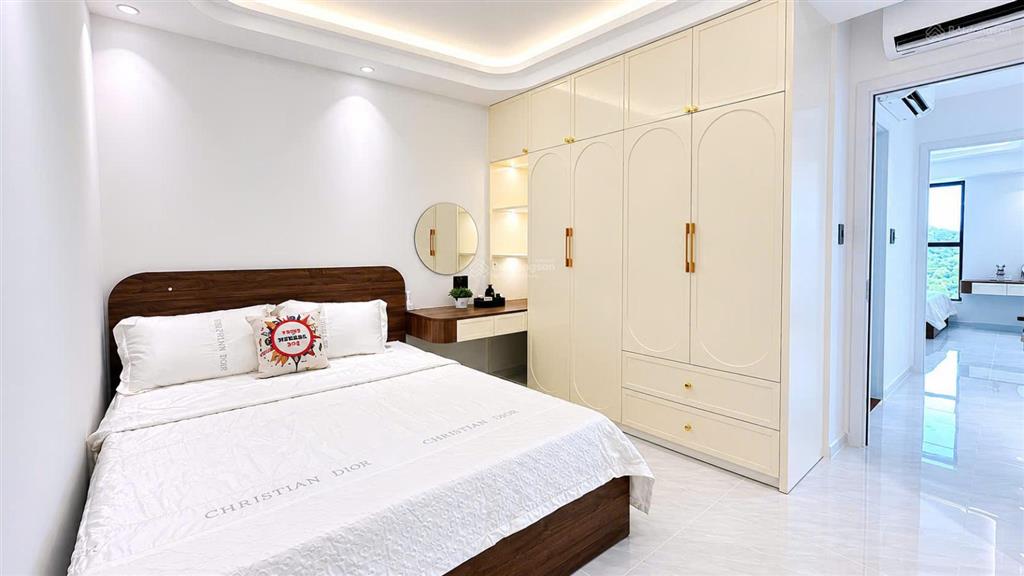 Bán căn hộ vip tầng cao view đẹp toàn 0c3,nội thất cao cấp, dòng tiền sẵn 20tr/tháng