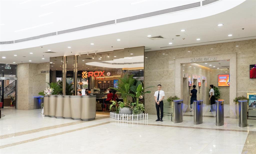 Cho thuê đa dạng diện tích văn phòng hạng a  500m² rox tower nguyễn chí thanh, ưu đãi đến 6 tháng