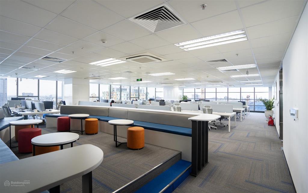 Cho thuê đa dạng diện tích văn phòng hạng a  500m² rox tower nguyễn chí thanh, ưu đãi đến 6 tháng