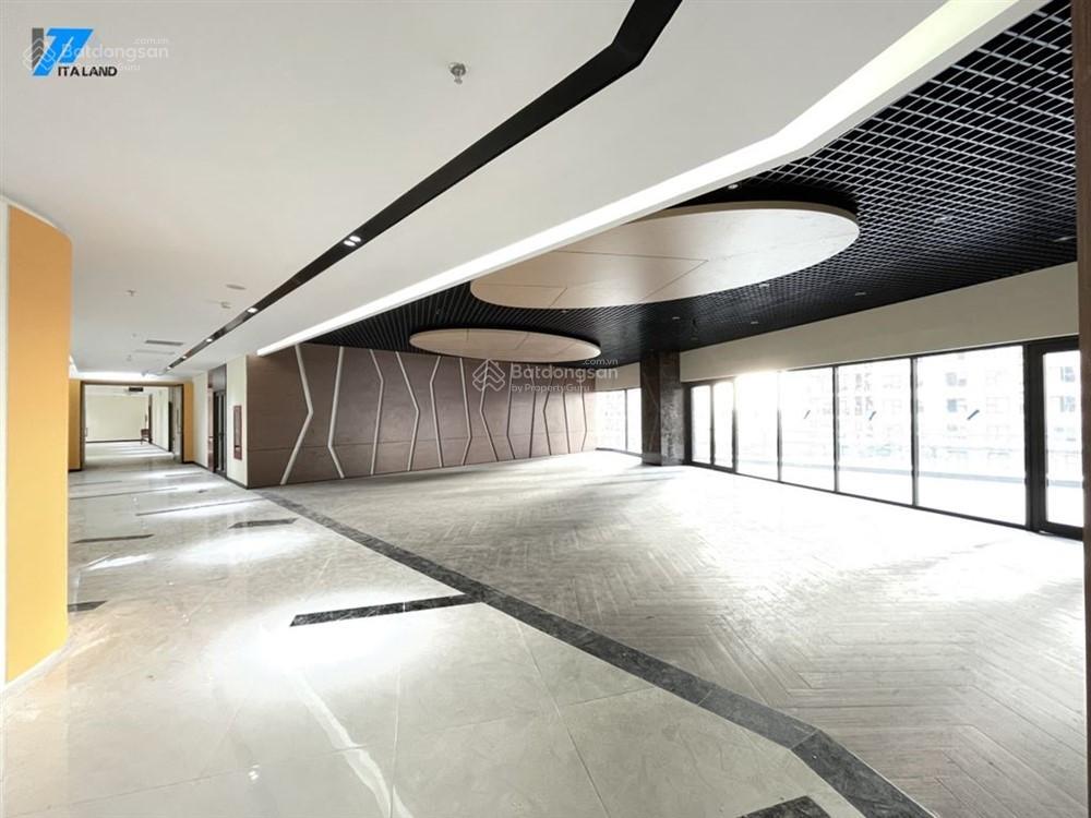 Cho thuê mặt bằng tại victoria văn phú  diện tích 307m2  giá chỉ 5$/m2
