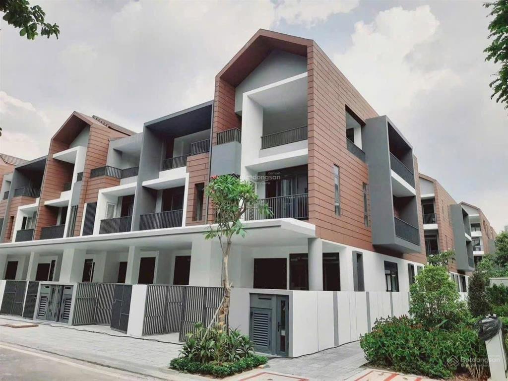 Bán nhà phố hai mặt tiền, 1t3l, ngay vòng xoay wtc tp mới bình dương
