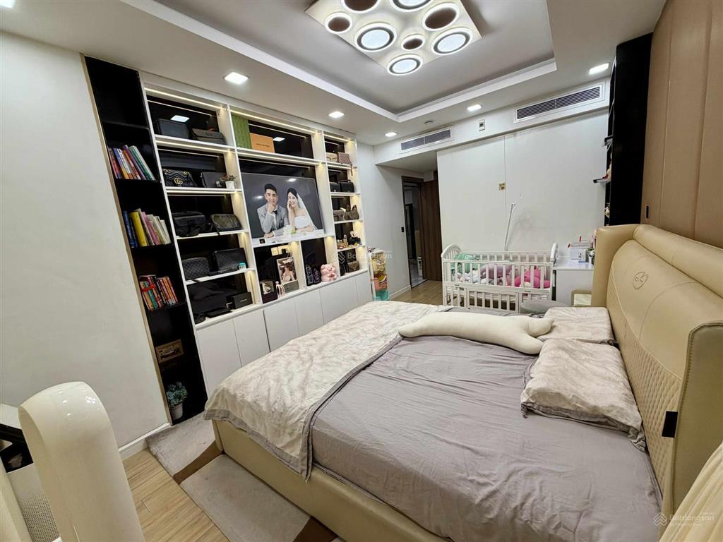 Chuyển căn to cần bán nhanh căn 3pn và căn 2pn hướng đông nam tầng 11 giá từ 7x tỷ đến 12x tỷ
