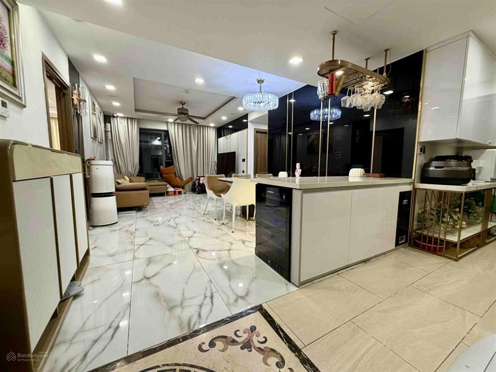 Chuyển căn to cần bán nhanh căn 3pn và căn 2pn hướng đông nam tầng 11 giá từ 7x tỷ đến 12x tỷ