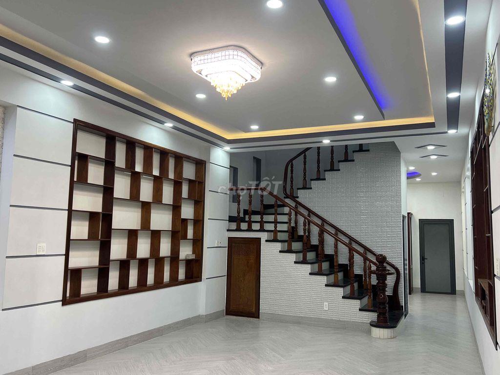 Nhà Mới 4 Tầng trục chính Đường D1 Lộ 30m Kdc Hồng Loan Block đầu