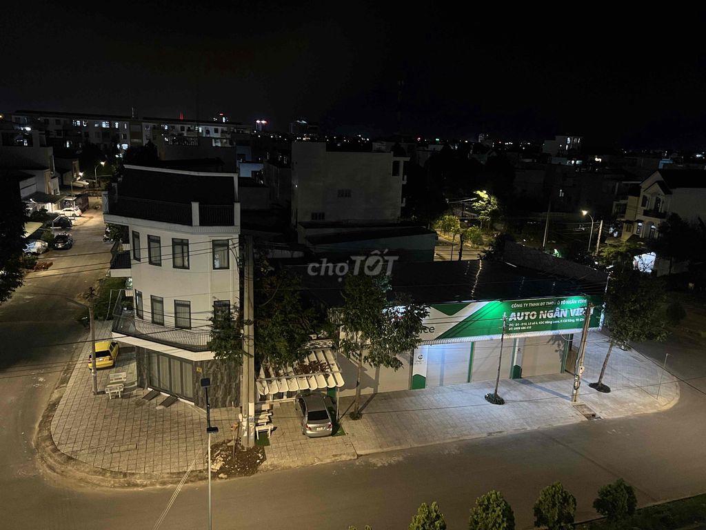 Nhà Mới 4 Tầng trục chính Đường D1 Lộ 30m Kdc Hồng Loan Block đầu