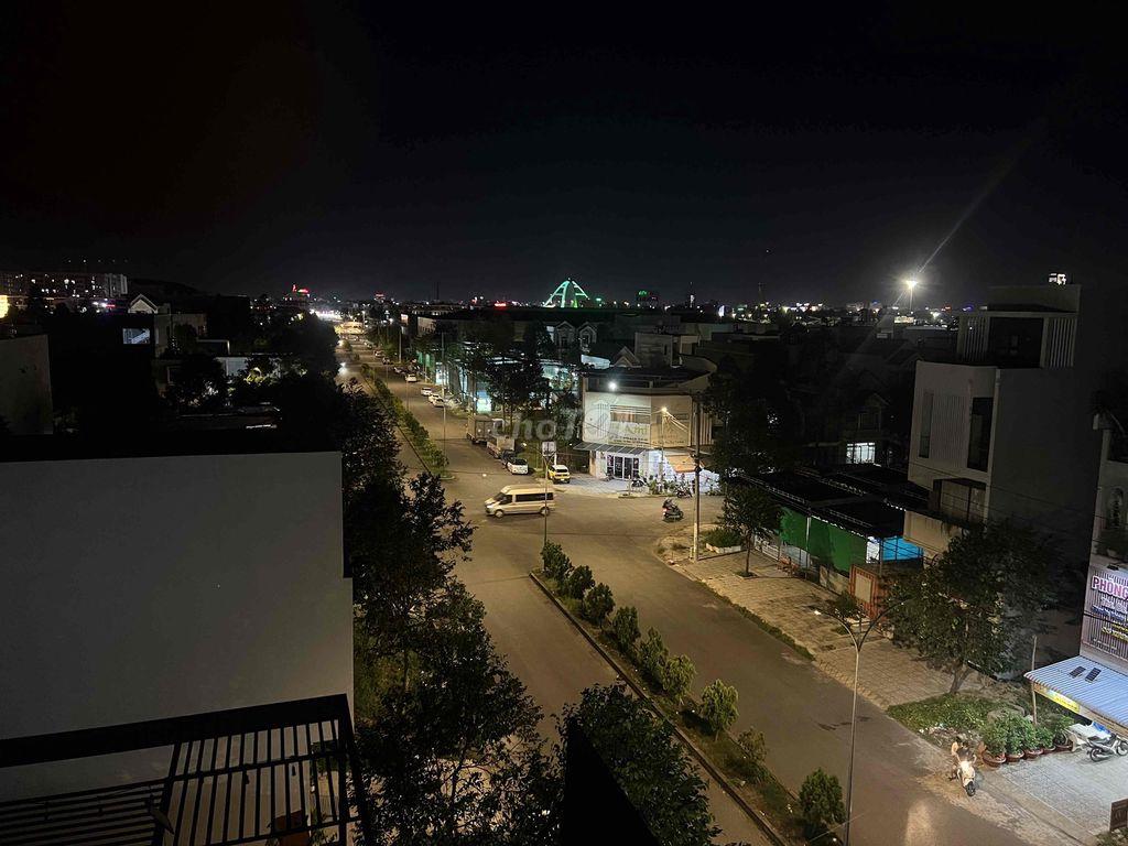 Nhà Mới 4 Tầng trục chính Đường D1 Lộ 30m Kdc Hồng Loan Block đầu