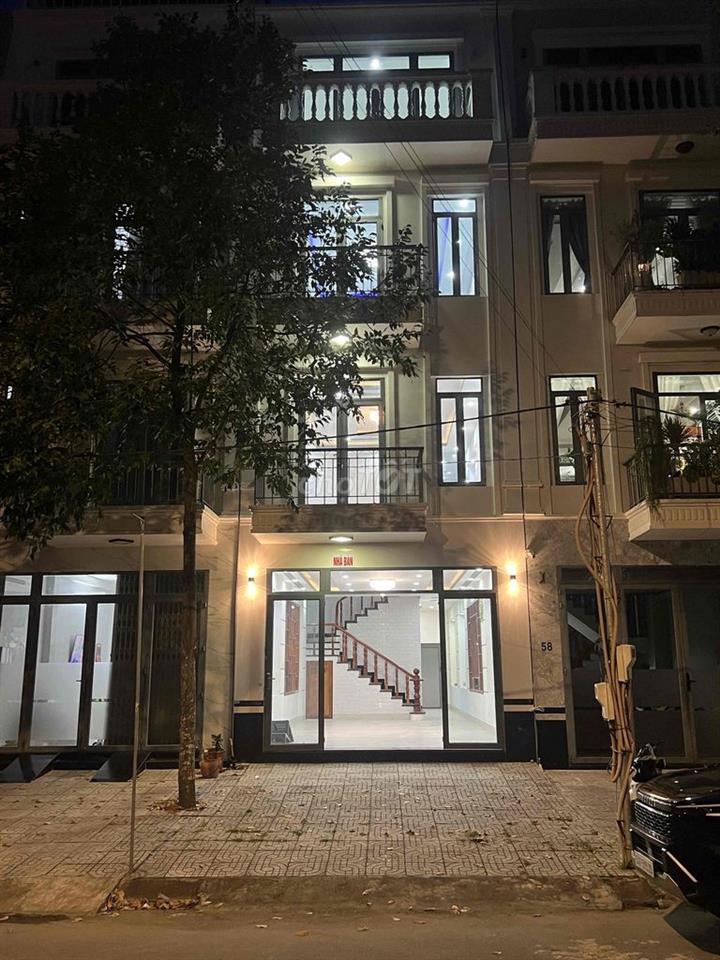 Nhà Mới 4 Tầng trục chính Đường D1 Lộ 30m Kdc Hồng Loan Block đầu