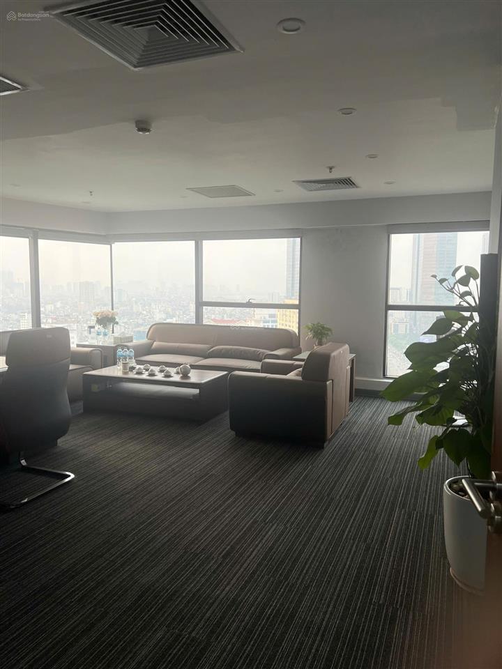 Bán 310m2 sàn thương mại tại toà văn phòng số 1 phạm huy thông hồ ngọc khánh giá cực tốt
