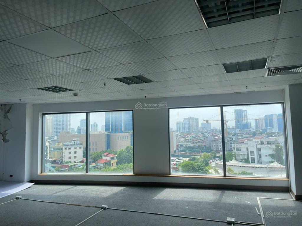 Bán 310m2 sàn thương mại tại toà văn phòng số 1 phạm huy thông hồ ngọc khánh giá cực tốt