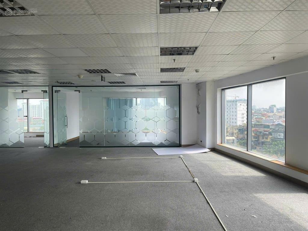 Bán 310m2 sàn thương mại tại toà văn phòng số 1 phạm huy thông hồ ngọc khánh giá cực tốt