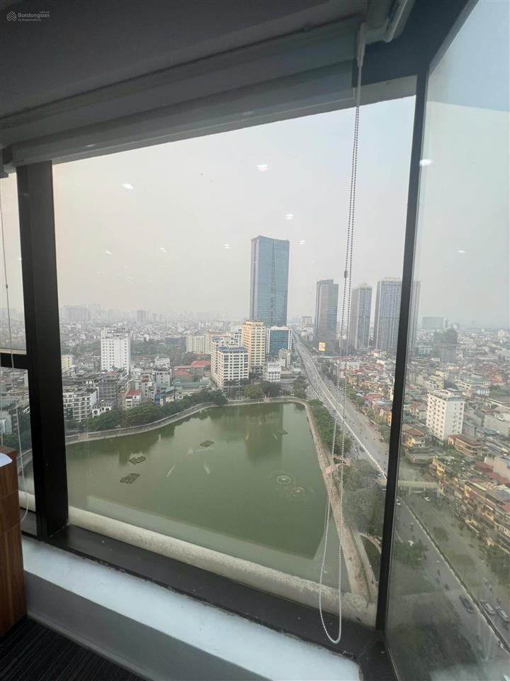 Bán 310m2 sàn thương mại tại toà văn phòng số 1 phạm huy thông hồ ngọc khánh giá cực tốt