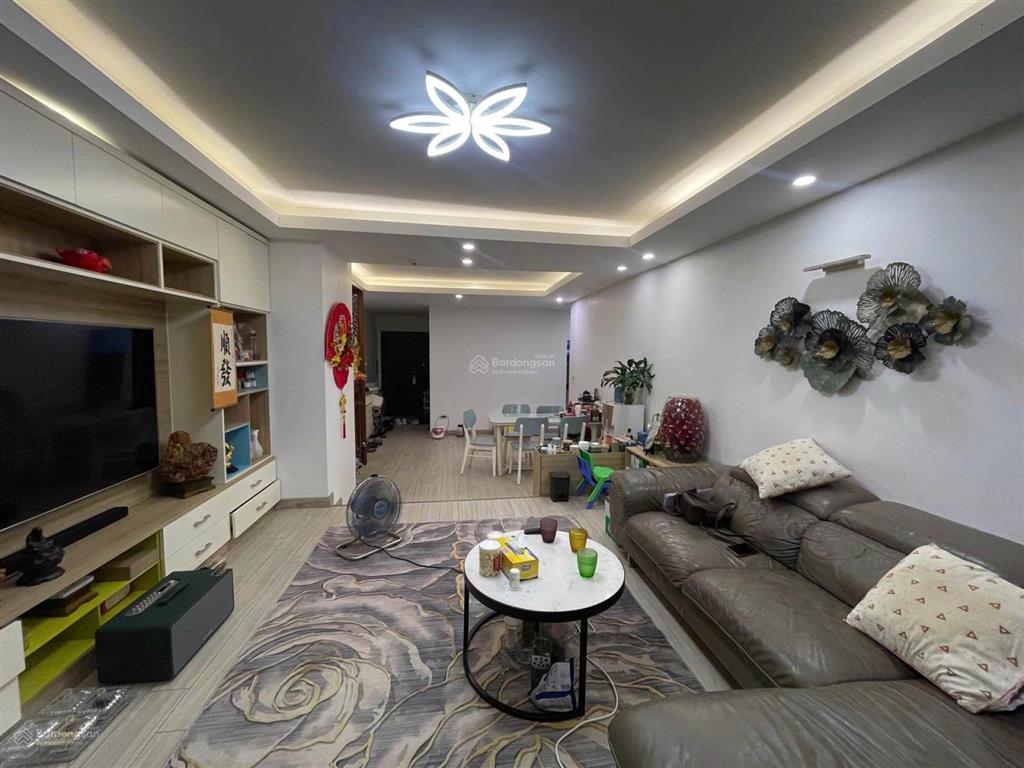 Bán căn cc lô góc tầng trung n04b t2 ngoại giao đoàn 103m siêu đẹp 12 tỷ