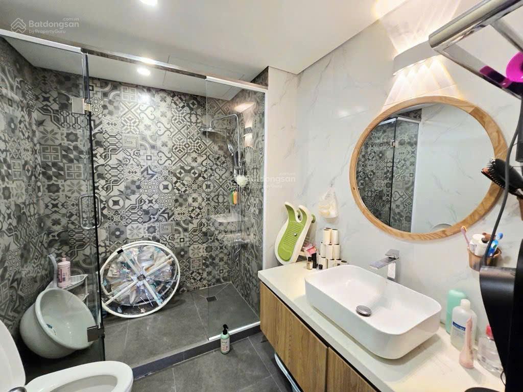 Bán cc vườn đào 689 lạc long quân 128m2 3 p ngủ cực phẩm, giá sốc 10.8 tỷ