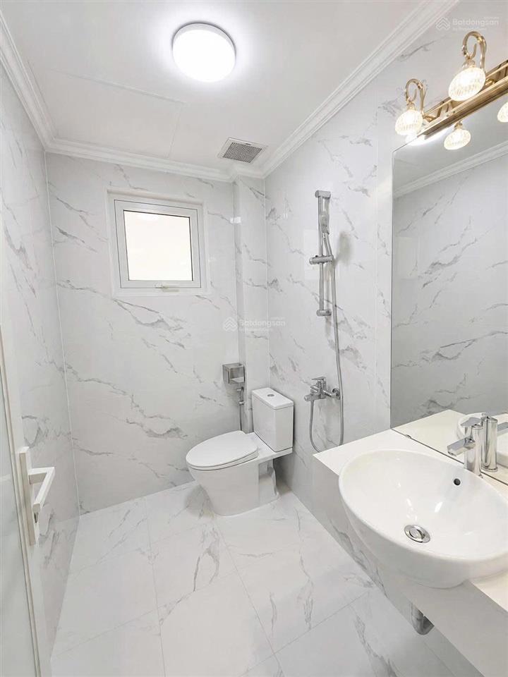 Cho thuê nhà 45m 6 tầng thang máy mặt phố trần quý kiên, cầu giấy giá 60tr/tháng