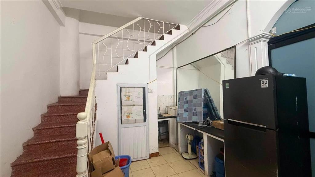 Cho thuê nhà 3 tầng ngõ phố nghĩa đô, cầu giấy giá 16tr/tháng. 4 ngủ