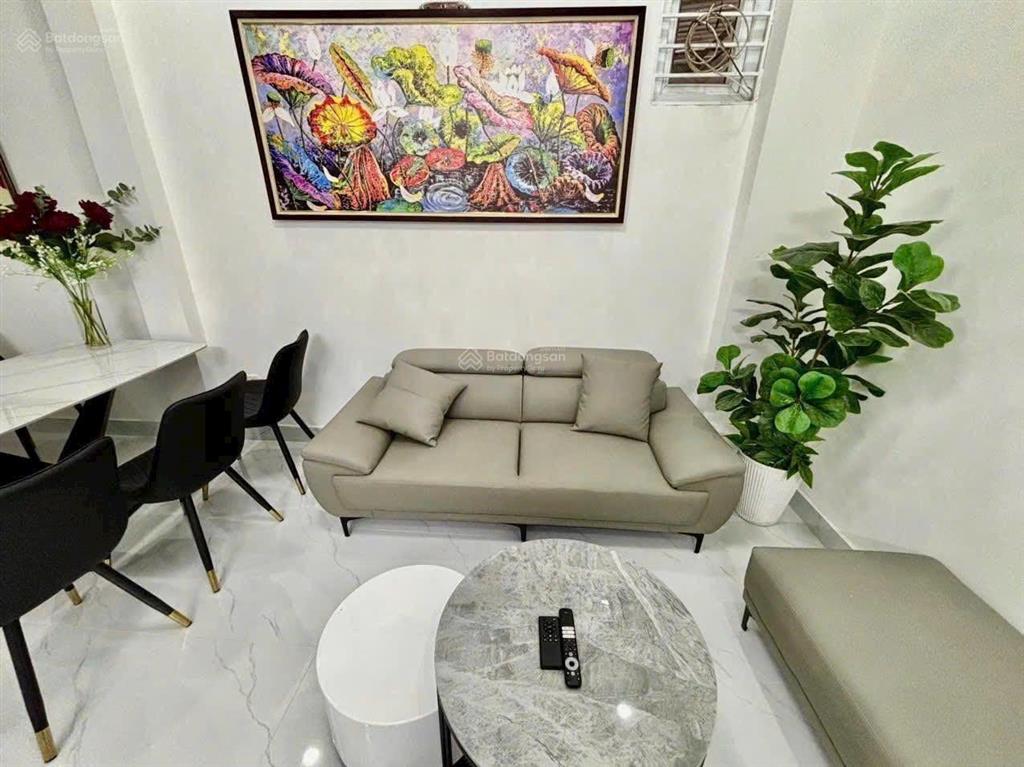 Cho thuê nhà 40m 5 tầng ngõ phố hoàng quốc việt  nhà mới tinh sạch đẹp giá 15tr/tháng